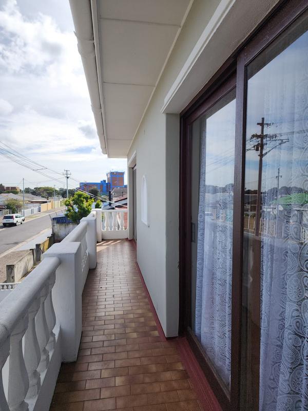 4 Bedroom Property for Sale in Gleemoor Western Cape